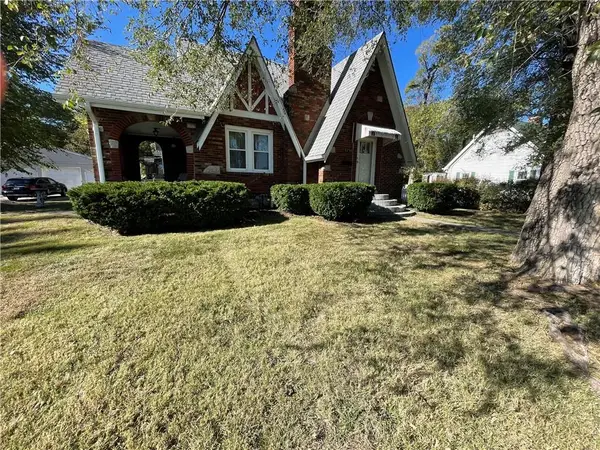 5734 Cody Street, Shawnee, KS 66203