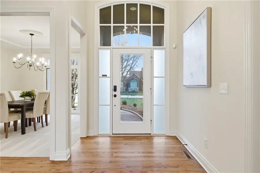 10514 River Hills Drive, Parkville, MO 64152 - #2