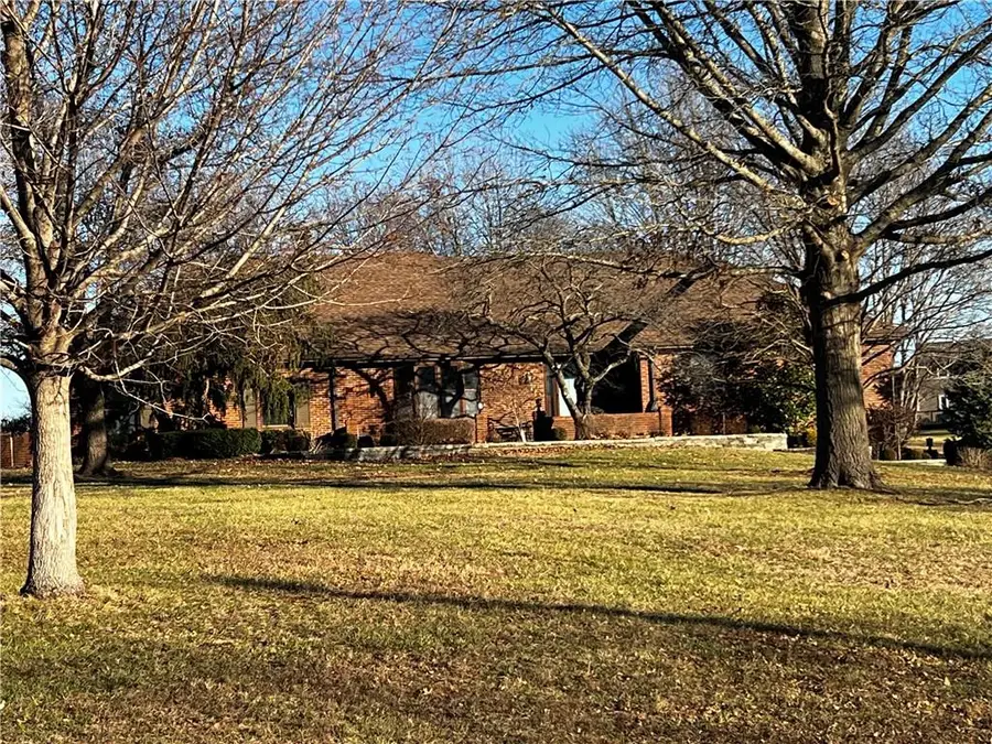 8987 Oak Country Lane, De Soto, KS 66018 - #2