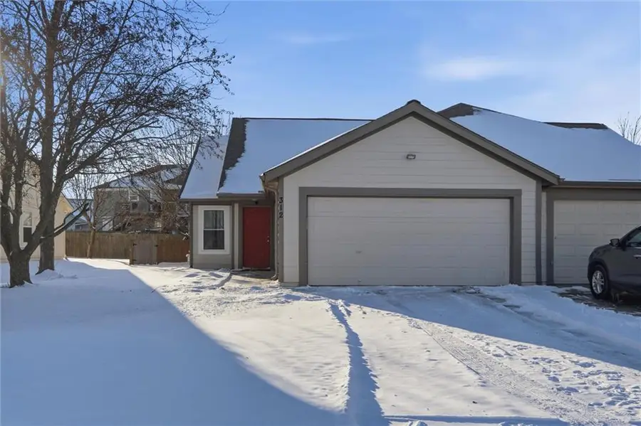 312 S Stone Creek Drive, Gardner, KS 66030 - #2