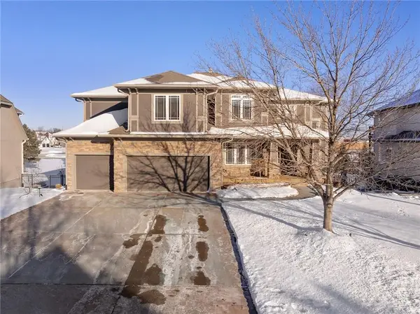 16253 S Summertree Lane, Olathe, KS 66062