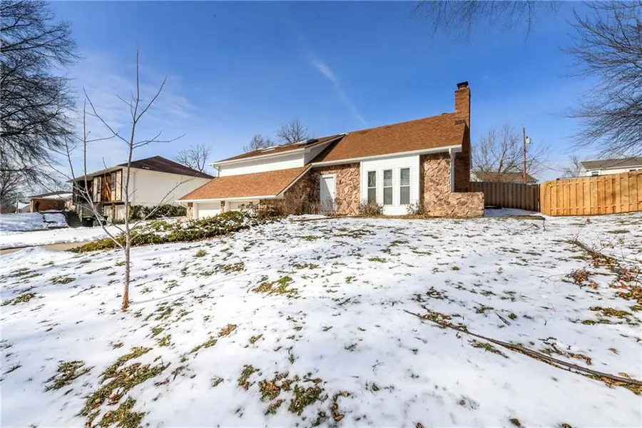 713 Englewood Street, Lansing, KS 66043 - #3