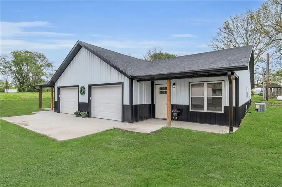 W 1/2 Lot 1 Railroad Addition Street, Hamilton, MO 64644 - #3