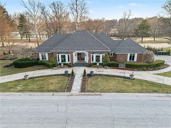 204 NW Golfview Drive, Blue Springs, MO 64014