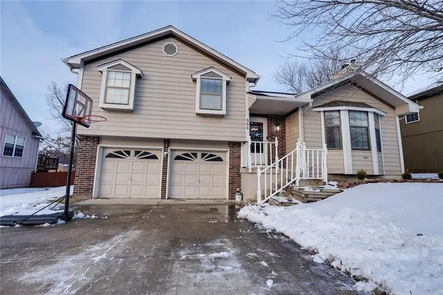 304 W Calico Drive, Raymore, MO 64083 - Image #2