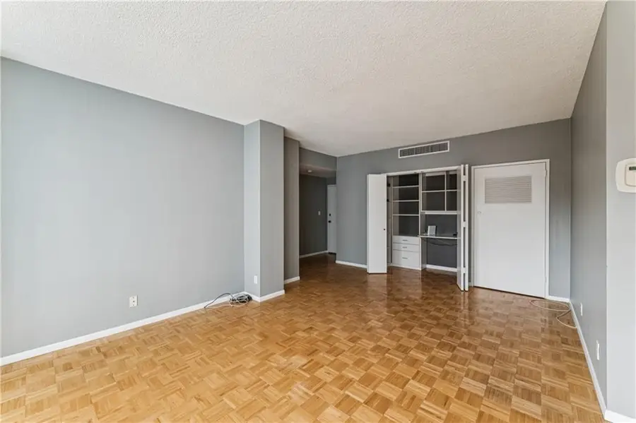 333 W Meyer Boulevard #504, Kansas City, MO 64113 - #3