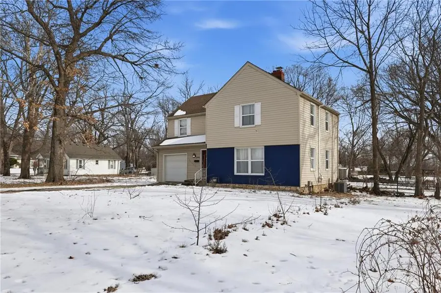 5305 Ridgeway Avenue, Raytown, MO 64133 - #2