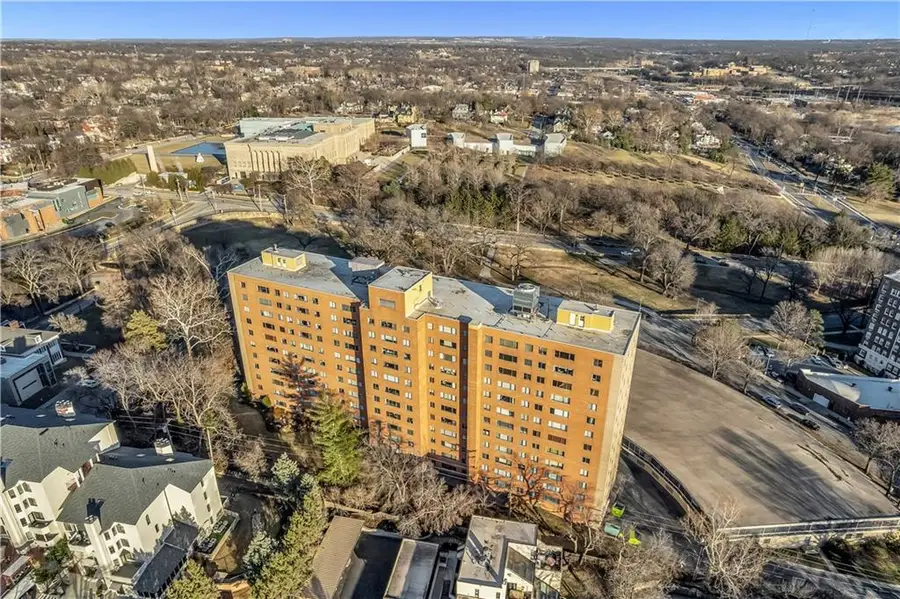 4550 Warwick Boulevard #203, Kansas City, MO 64111 - #2