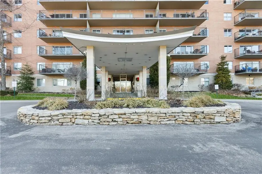 4550 Warwick Boulevard #203, Kansas City, MO 64111 - #3