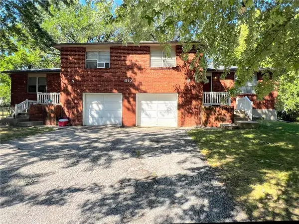 612 NE Florence Avenue, Lee's Summit, MO 64063