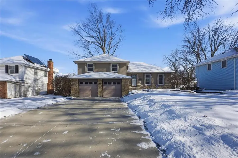 6009 Earnshaw Street, Shawnee, KS 66216 - #2