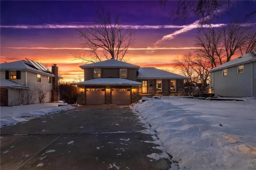 6009 Earnshaw Street, Shawnee, KS 66216 - #3