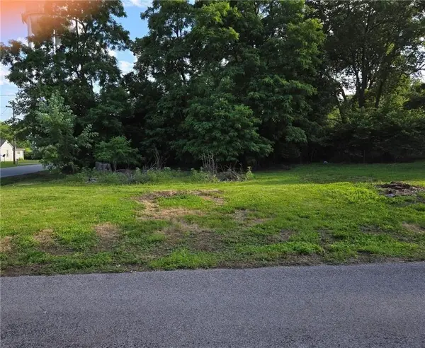 1000 Pine Street, Harrisonville, MO 64701