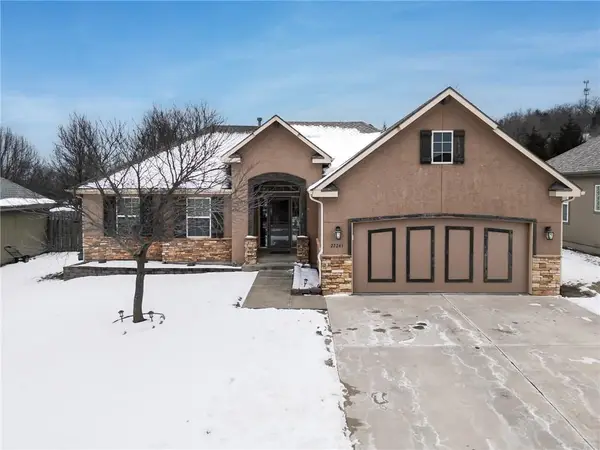 22241 W Sycamore Street, Tonganoxie, KS 66086