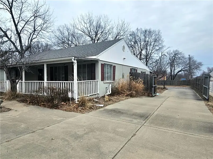 7201 N Holmes Street, Gladstone, MO 64118 - Image #2