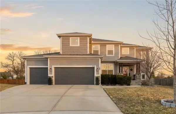 16724 S Skyview Lane, Olathe, KS 66062