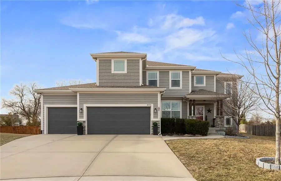 16724 S Skyview Lane, Olathe, KS 66062 - #3