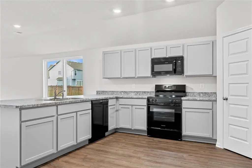 2554 Woodfield Drive, Tonganoxie, KS 66086 - Image #1