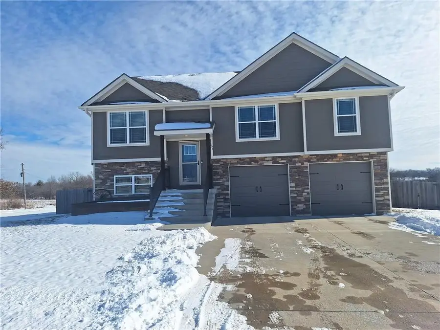 101 Lisa Avenue, Lathrop, MO 64465 - #2