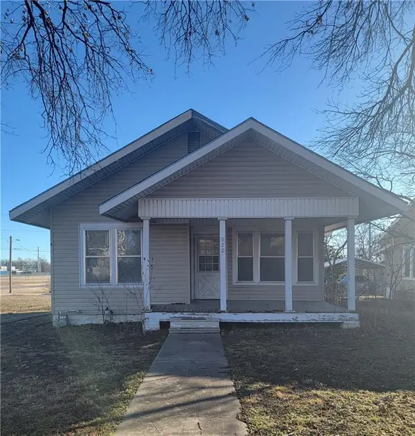 920 N 8th Street, Neodesha, KS 66757