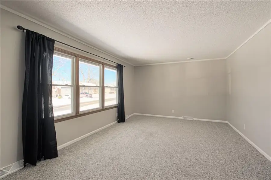 3925 S Bedford Avenue, Independence, MO 64055 - #3