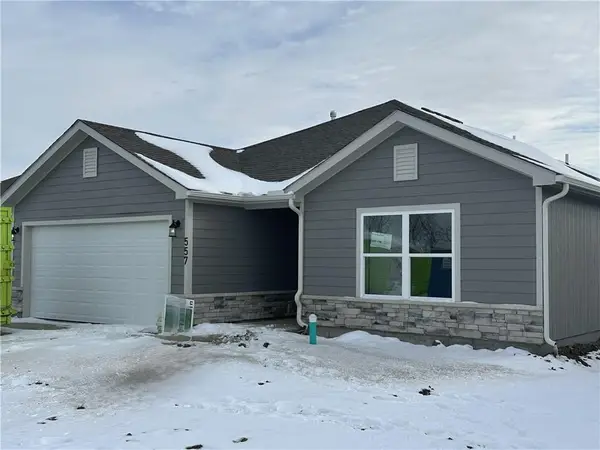 557 W Bluebird Street, Gardner, KS 66030