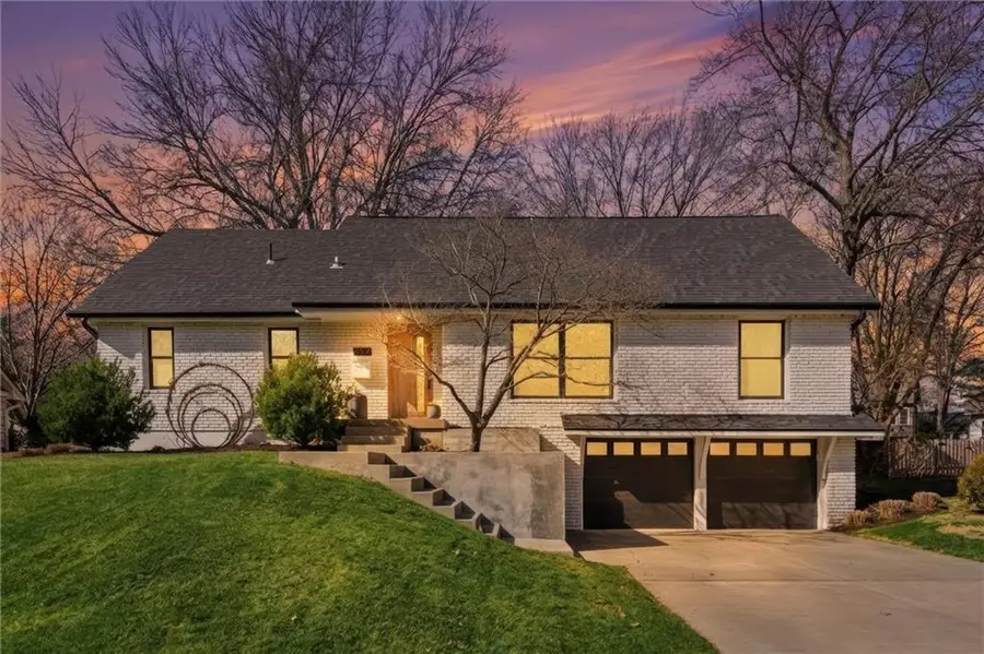 9516 Linden Street, Overland Park, KS 66207 - #2