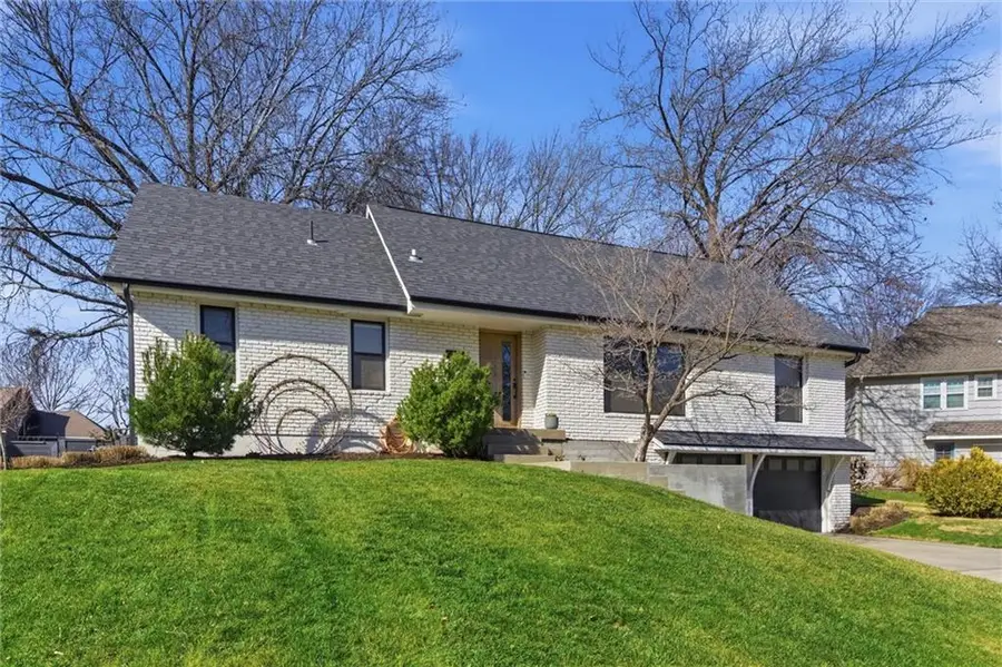 9516 Linden Street, Overland Park, KS 66207 - #3