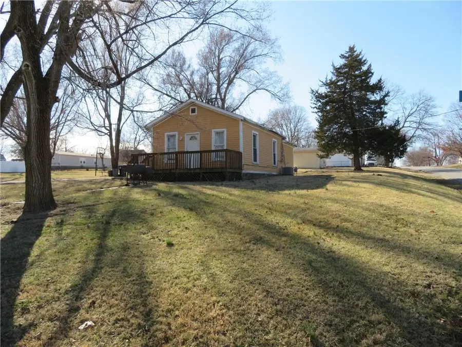 202 Delaware Street, Oskaloosa, KS 66066 - #2