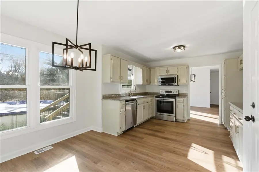 130 Hampton Court, Lansing, KS 66043 - #3