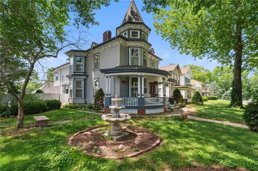 309 N Esplanade Street, Leavenworth, KS 66048 - #3