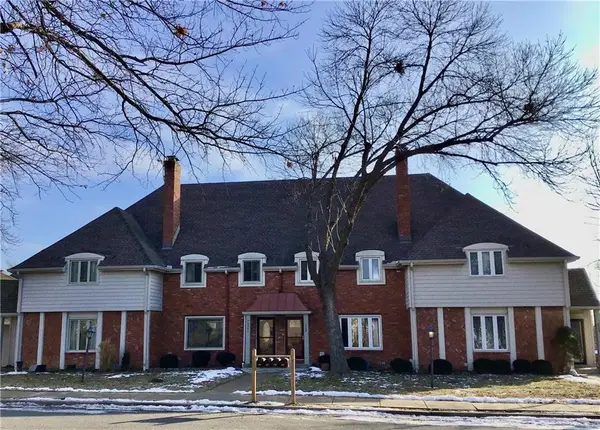 8395 NW Waukomis Drive, Kansas City, MO 64151