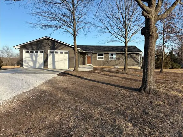 31179 Metcalf Road, Louisburg, KS 66053
