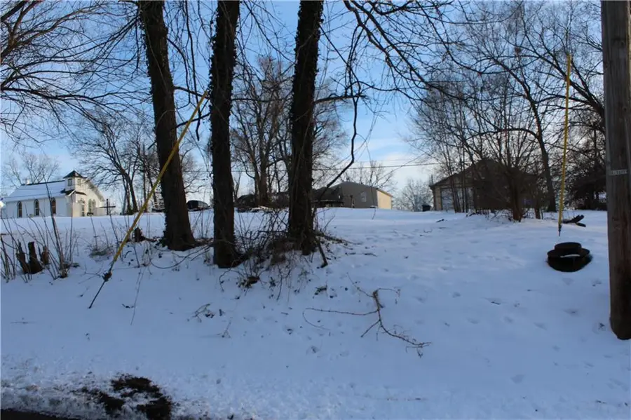 208 Springdale Avenue, Bonner Springs, KS 66012 - Image #2