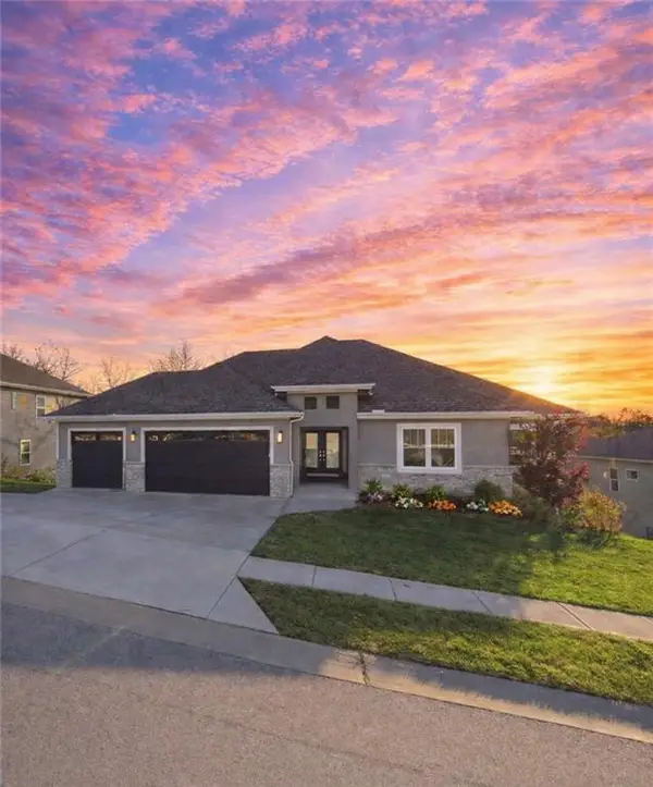 9831 Promenade Drive, Parkville, MO 64152