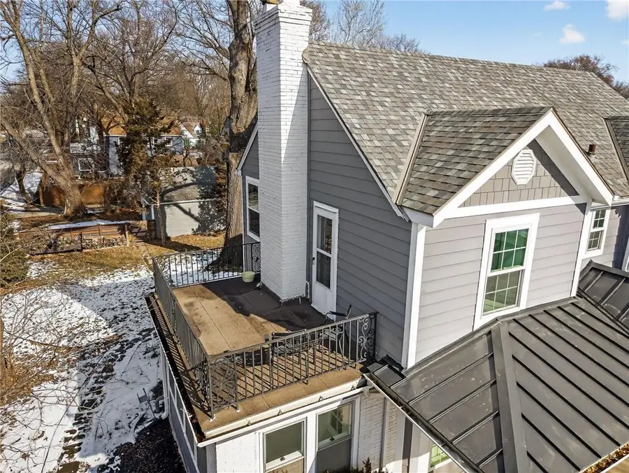 1124 W 77th Street, Kansas City, MO 64114 - #3