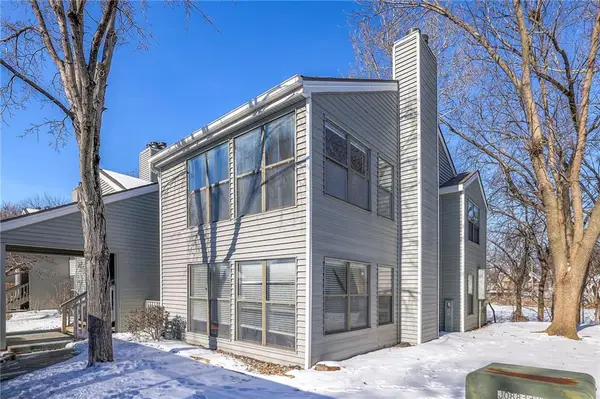 8848 W 106th Terrace, Overland Park, KS 66212