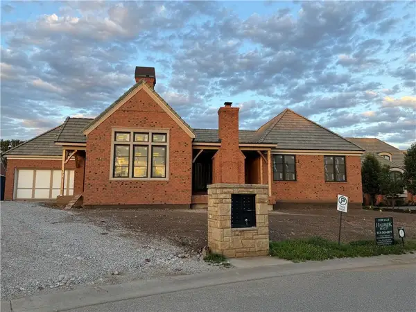 1905 W 114th Street, Leawood, KS 66211
