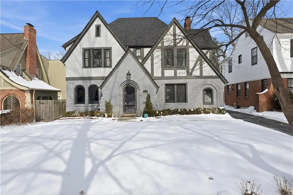 808 W Gregory Boulevard, Kansas City, MO 64113 - #1