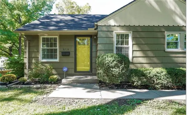 8734 Maiden Lane, Kansas City, MO 64114