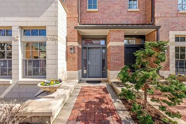 4963 Wyandotte Street #F2, Kansas City, MO 64112