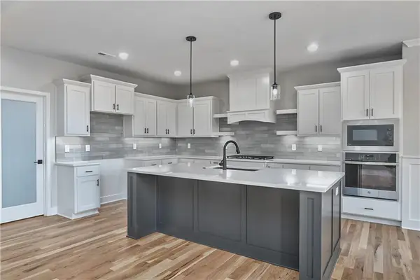 6010 Apache Drive, Shawnee, KS 66226