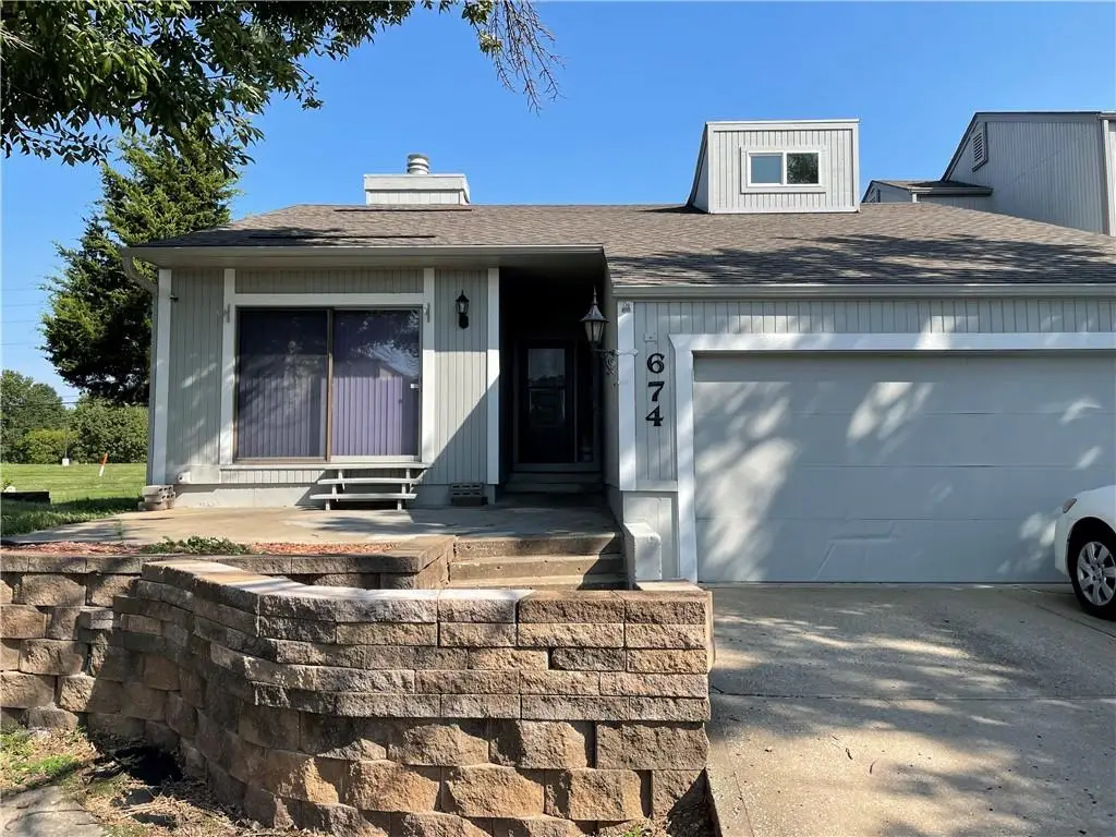 674 NW Valley Brook Road, Blue Springs, MO 64014 - #1