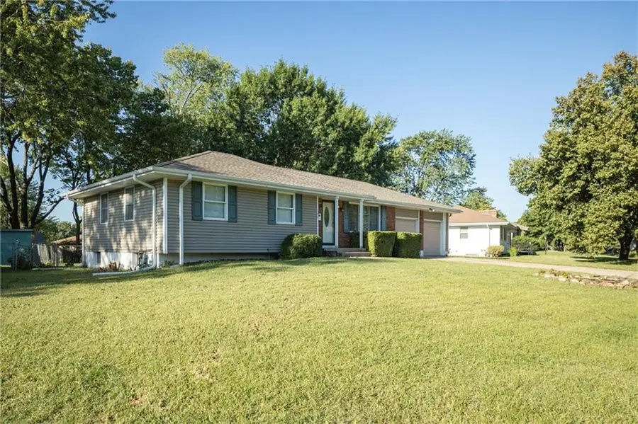 122 SE Moore Street, Blue Springs, MO 64014 - #2