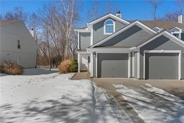 6020 NE Moonstone Drive, Lee's Summit, MO 64064