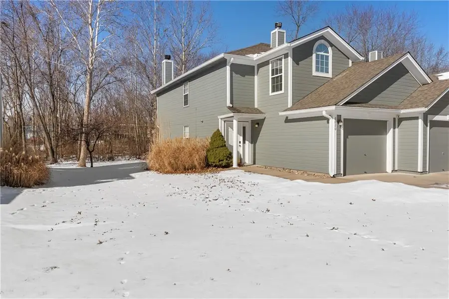 6020 NE Moonstone Drive, Lees Summit, MO 64064 - Image #2