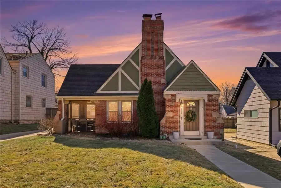 235 E 74th Street, Kansas City, MO 64114 - #2