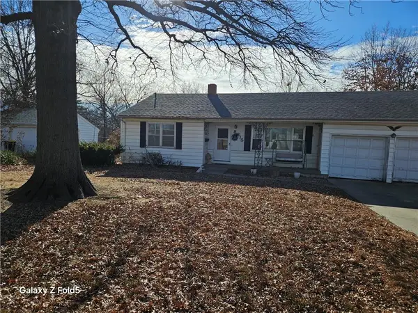 8315 E Gregory Boulevard, Kansas City, MO 64133