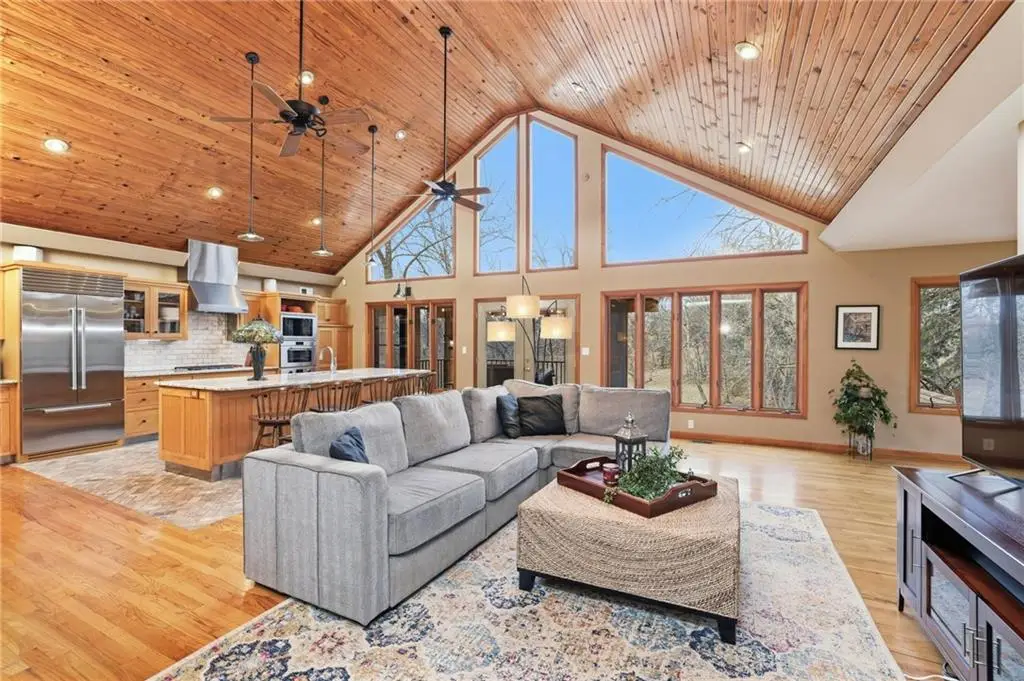 806 W Red Bridge Road, Kansas City, MO 64114 - #1