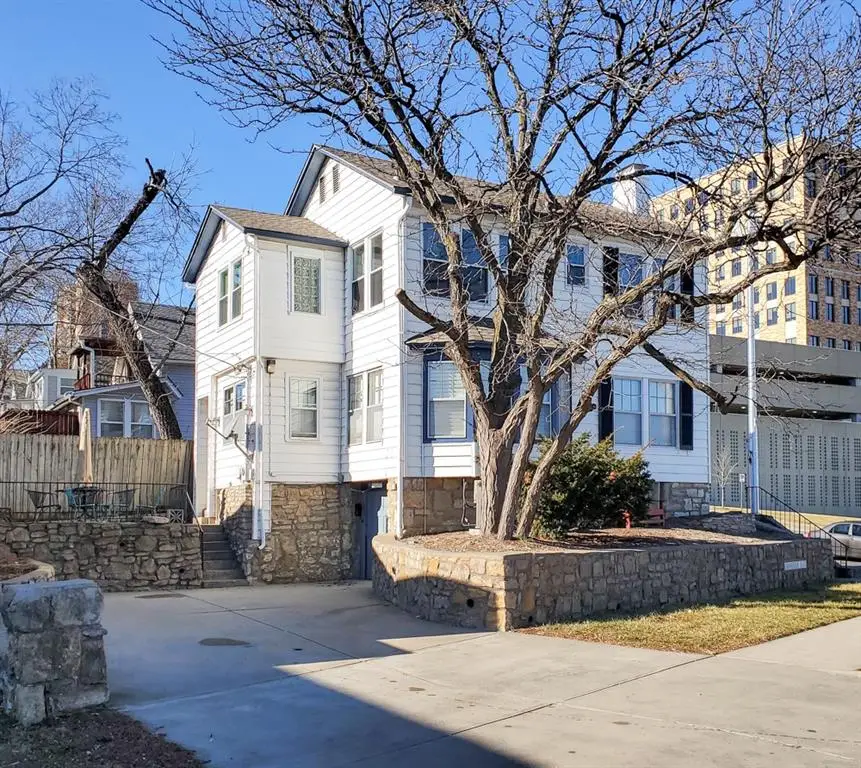 115 E 49th Street, Kansas City, MO 64112 - #2